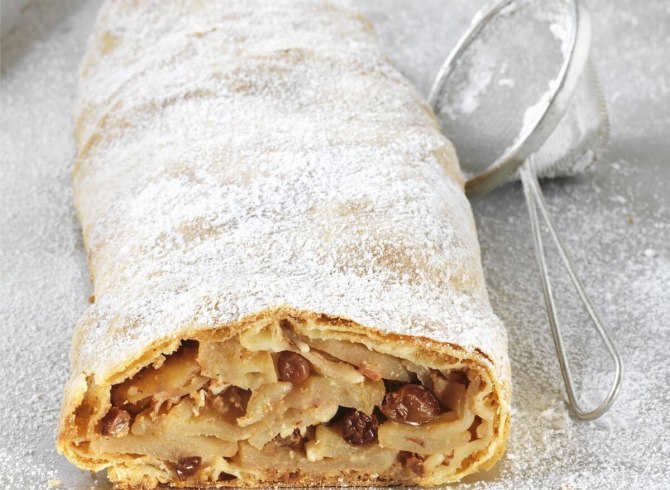 strudel di mele con uva sultanina e pinoli